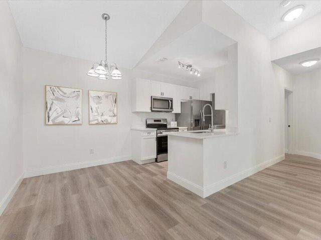 10288 Fox Trail Rd S. 311, Royal Palm Beach, FL 33411
