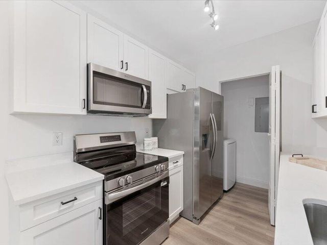 10288 Fox Trail Rd S. 311, Royal Palm Beach, FL 33411