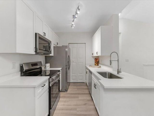 10288 Fox Trail Rd S. 311, Royal Palm Beach, FL 33411
