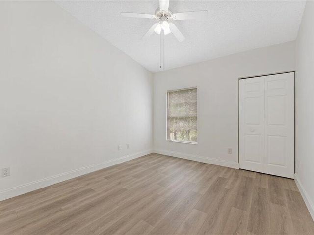 10288 Fox Trail Rd S. 311, Royal Palm Beach, FL 33411