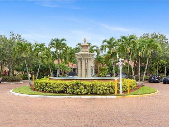10288 Fox Trail Rd S. 311, Royal Palm Beach, FL 33411