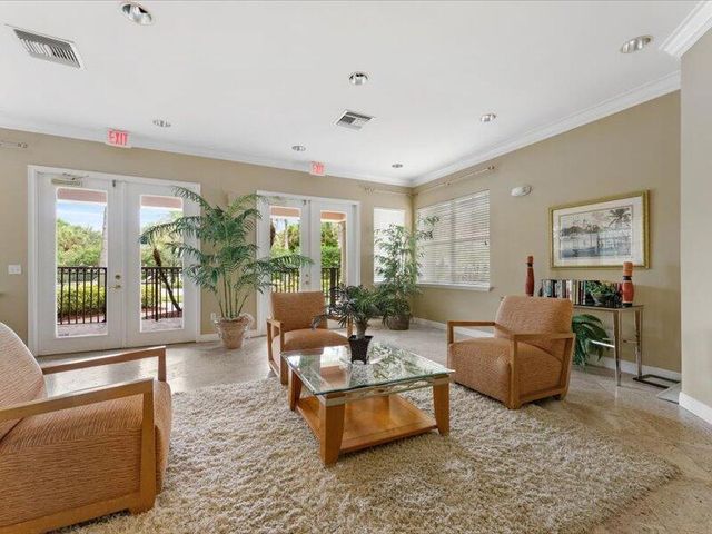 10288 Fox Trail Rd S. 311, Royal Palm Beach, FL 33411