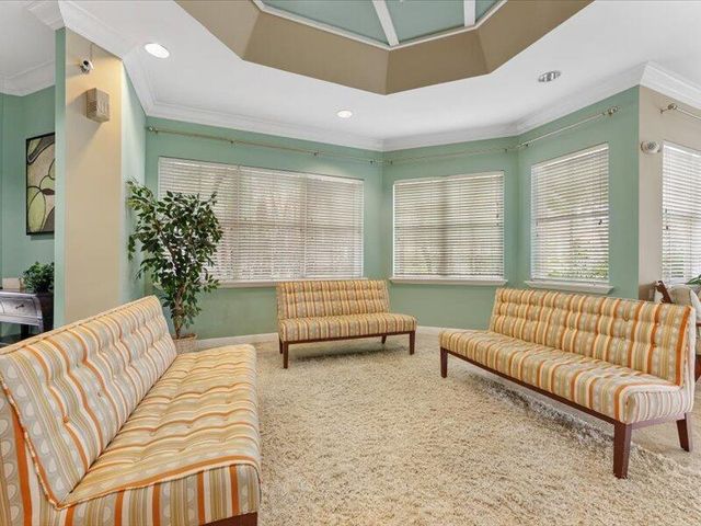 10288 Fox Trail Rd S. 311, Royal Palm Beach, FL 33411
