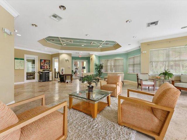 10288 Fox Trail Rd S. 311, Royal Palm Beach, FL 33411