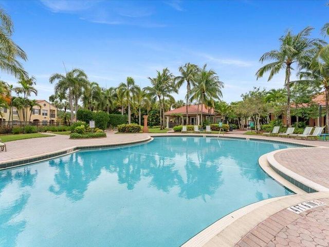 10288 Fox Trail Rd S. 311, Royal Palm Beach, FL 33411