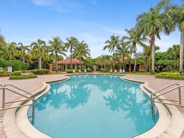 10288 Fox Trail Rd S. 311, Royal Palm Beach, FL 33411
