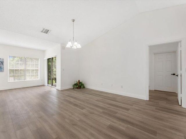 10288 Fox Trail Rd S. 311, Royal Palm Beach, FL 33411