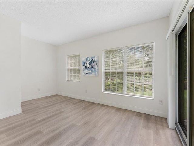 10288 Fox Trail Rd S. 311, Royal Palm Beach, FL 33411