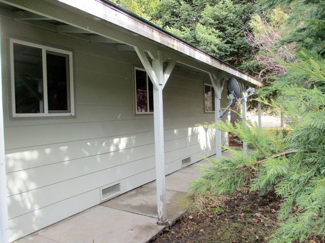 414 N Baker Avenue, Chiloquin, OR 97624