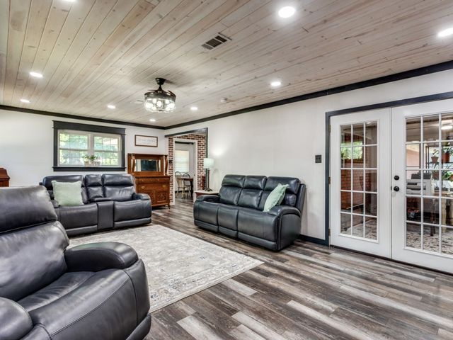 2316 Carten Street, Fort Worth, TX 76112