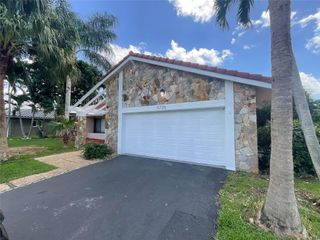 9730 NW 15th St, Plantation, FL 33322