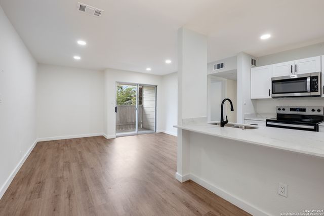 340 Montclair St Apt 201, San Antonio, TX 78209