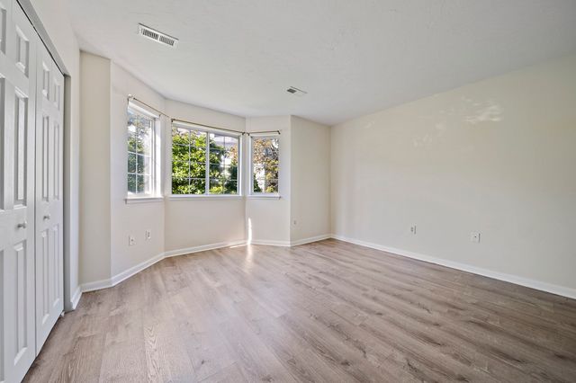117 Tall Oaks Dr H, Weymouth, MA 02190