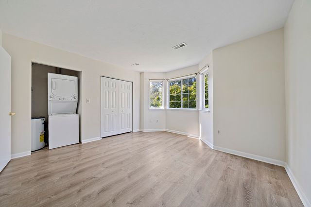 117 Tall Oaks Dr H, Weymouth, MA 02190
