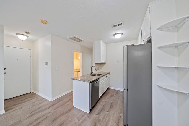 117 Tall Oaks Dr H, Weymouth, MA 02190