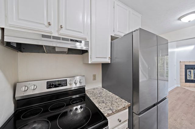 117 Tall Oaks Dr H, Weymouth, MA 02190