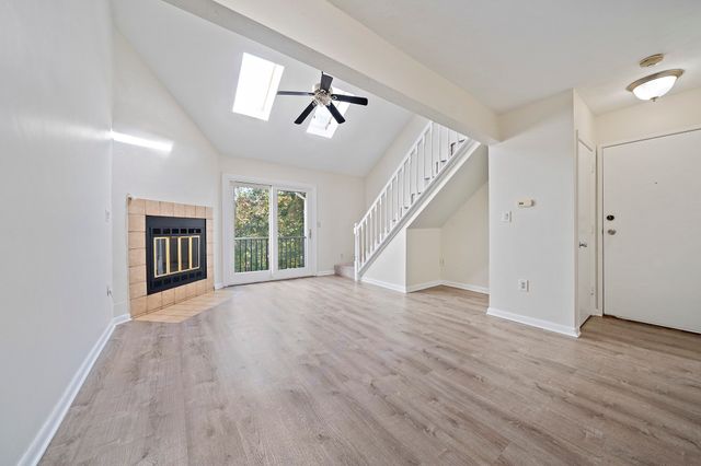 117 Tall Oaks Dr H, Weymouth, MA 02190