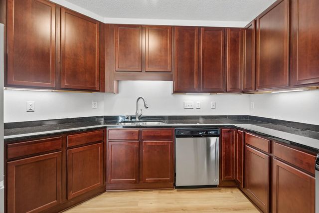 619 8th Street SE 315, Minneapolis, MN 55414