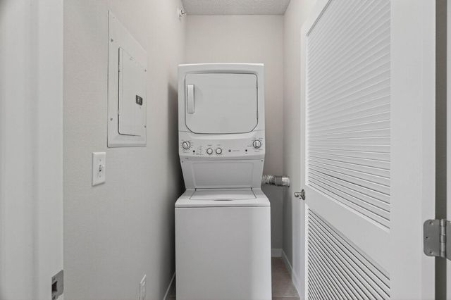 619 8th Street SE 315, Minneapolis, MN 55414