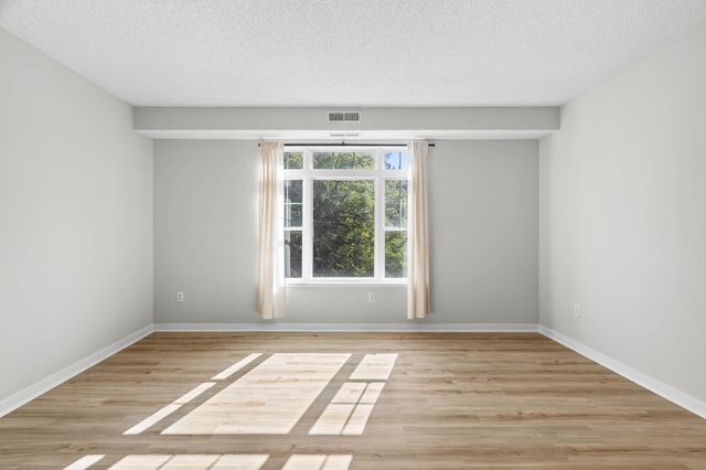 619 8th Street SE 315, Minneapolis, MN 55414