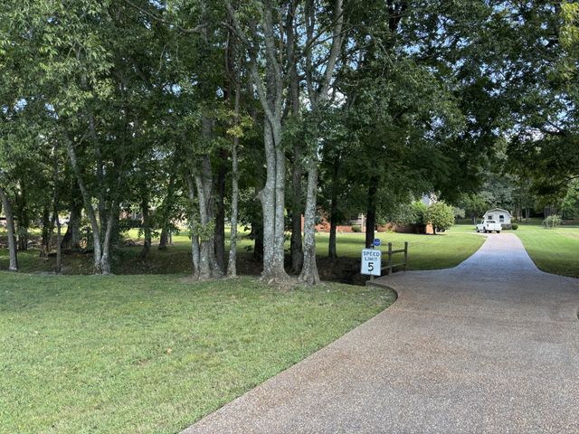 706 Silver Springs Dr, Mount Juliet, TN 37122