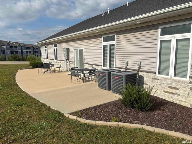 3480 GLENBROOK Circle N, Bettendorf, IA 52722