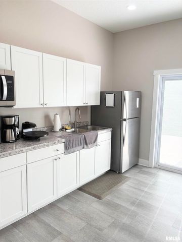 3480 GLENBROOK Circle N, Bettendorf, IA 52722