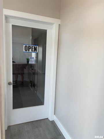 3480 GLENBROOK Circle N, Bettendorf, IA 52722