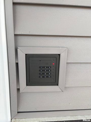 3480 GLENBROOK Circle N, Bettendorf, IA 52722