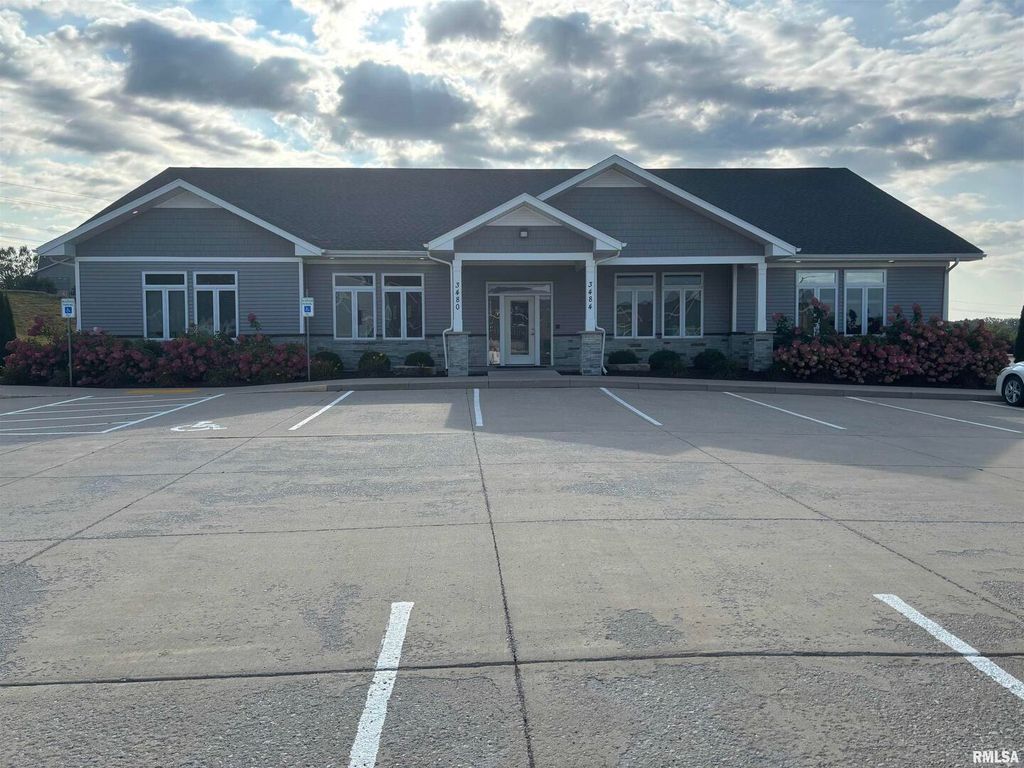 3480 GLENBROOK Circle N, Bettendorf, IA 52722