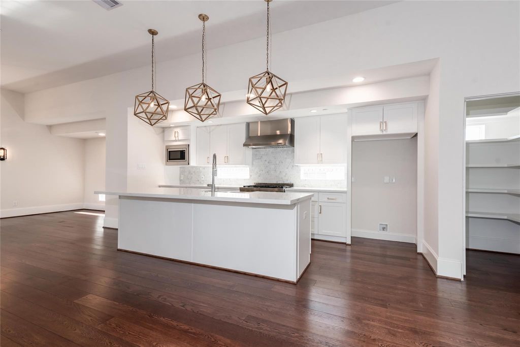 3821 N Braeswood Boulevard E, Houston, TX 77025