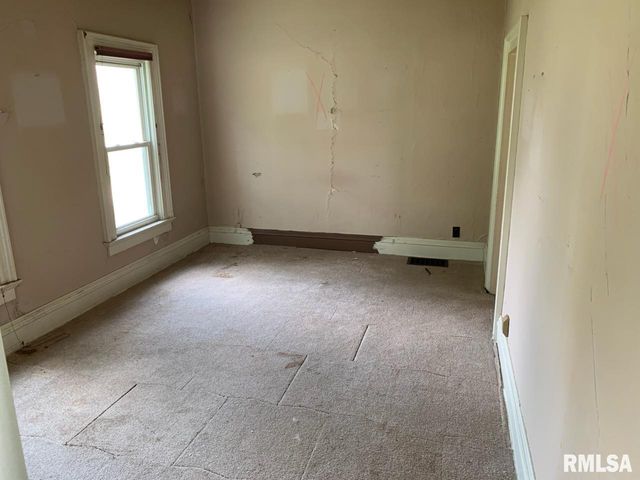 924 N CRAFFORD Street, Bushnell, IL 61422