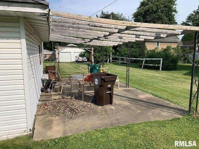 924 N CRAFFORD Street, Bushnell, IL 61422