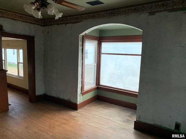 924 N CRAFFORD Street, Bushnell, IL 61422