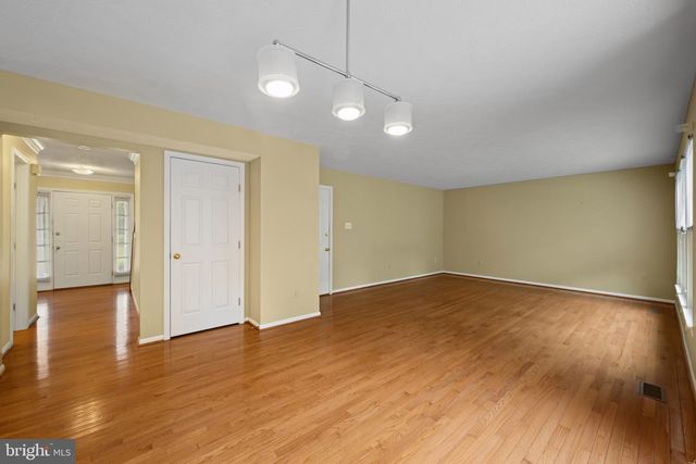 7 RAINDROP CIR, Reisterstown, MD 21136