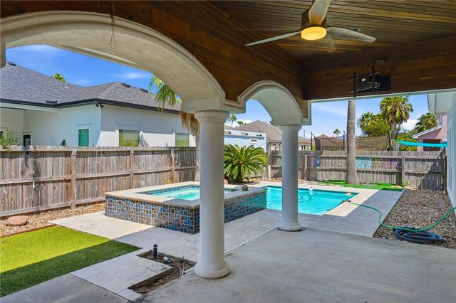 15285 Cartagena Ct, Corpus Christi, TX 78418