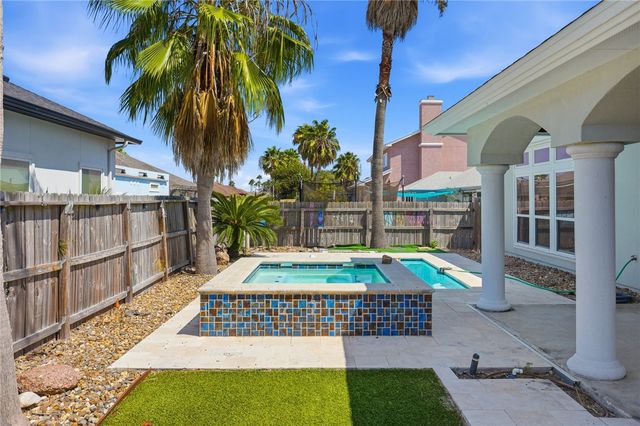 15285 Cartagena Ct, Corpus Christi, TX 78418