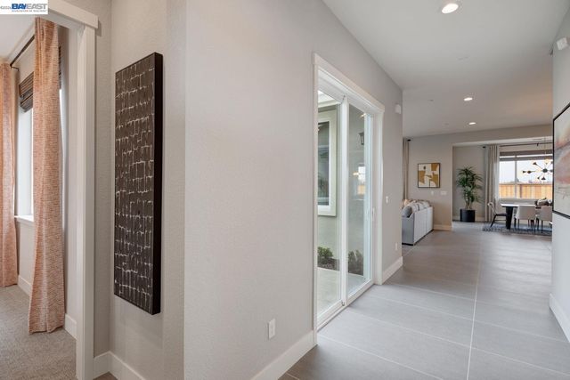 1288 Parkcrest Circle, Manteca, CA 95336