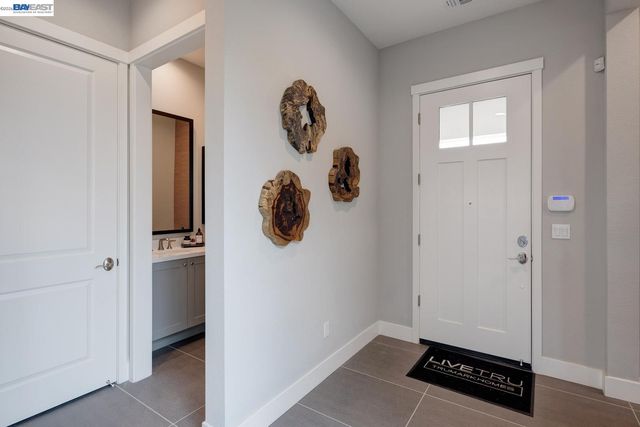 1288 Parkcrest Circle, Manteca, CA 95336