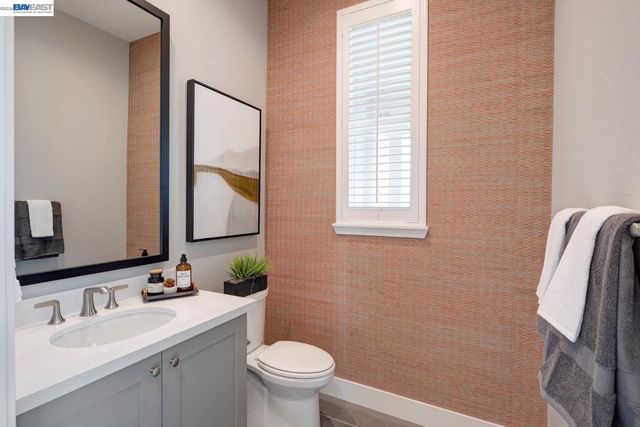 1288 Parkcrest Circle, Manteca, CA 95336