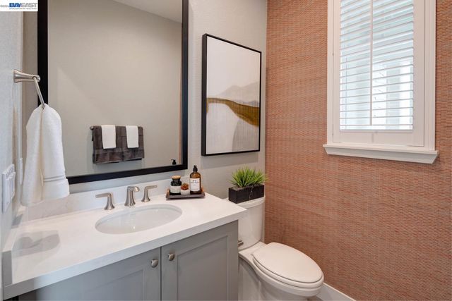 1288 Parkcrest Circle, Manteca, CA 95336