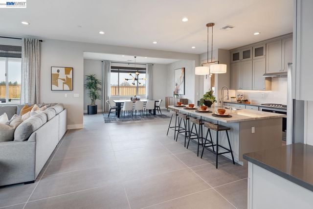 1288 Parkcrest Circle, Manteca, CA 95336