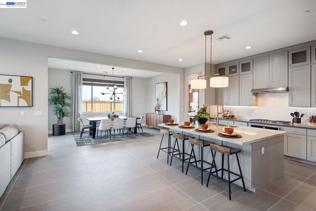1288 Parkcrest Circle, Manteca, CA 95336