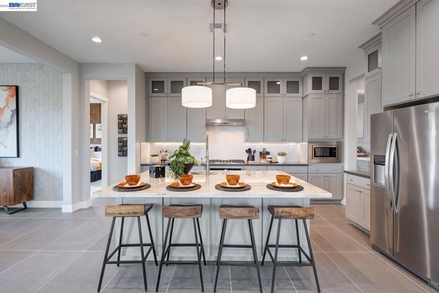 1288 Parkcrest Circle, Manteca, CA 95336