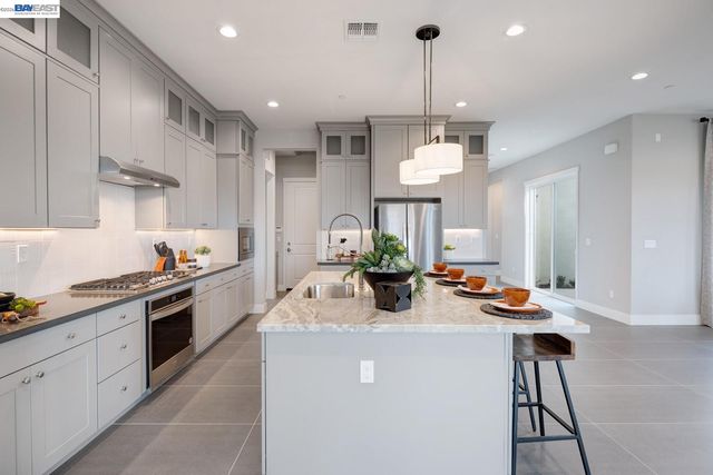 1288 Parkcrest Circle, Manteca, CA 95336