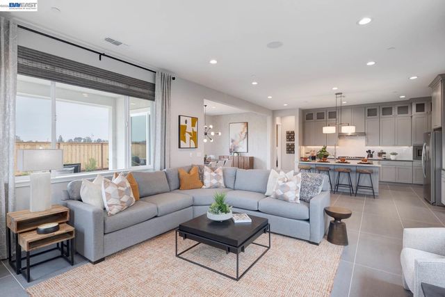1288 Parkcrest Circle, Manteca, CA 95336