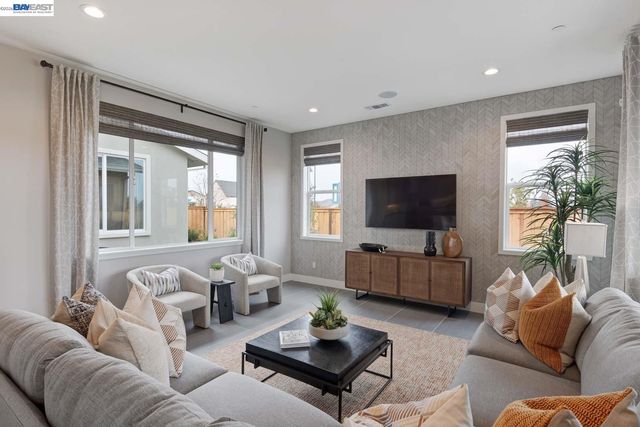 1288 Parkcrest Circle, Manteca, CA 95336