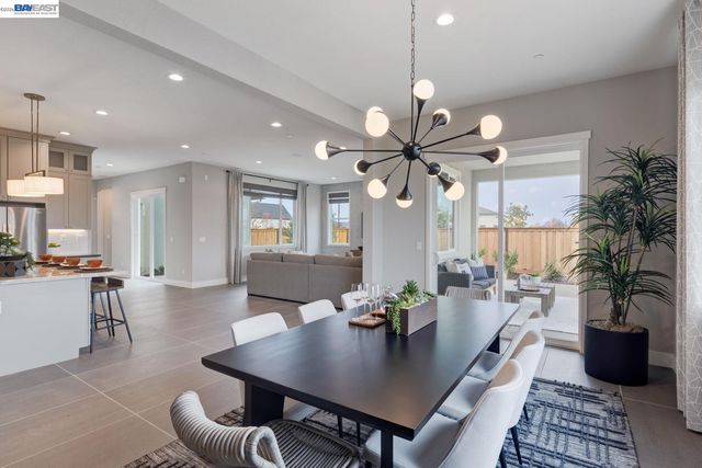 1288 Parkcrest Circle, Manteca, CA 95336