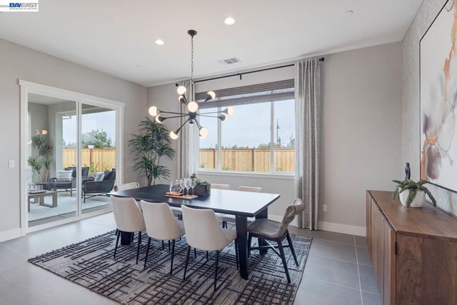 1288 Parkcrest Circle, Manteca, CA 95336