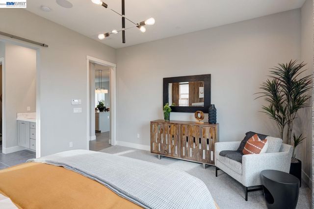 1288 Parkcrest Circle, Manteca, CA 95336